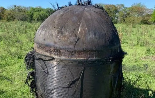 MISTERIO EN ARGENTINA: CAYÓ UN GRAN OBJETO METÁLICO EN UN CAMPO Y CREEN QUE ES BASURA ESPACIAL