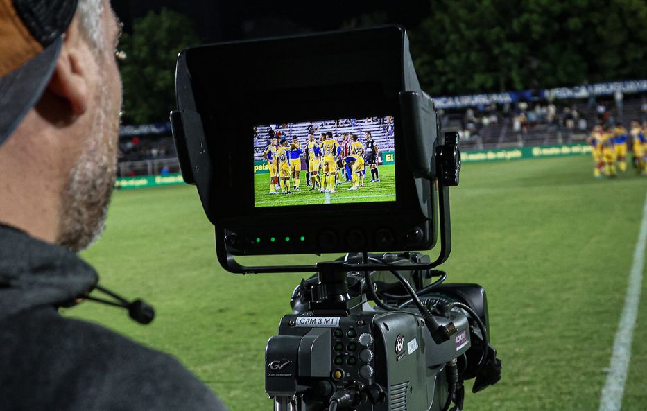 REPARTO DE DINERO POR TV: CUARTO INTERMEDIO EN LA AUF Y SORPRESIVA POSTURA DE PEÑAROL