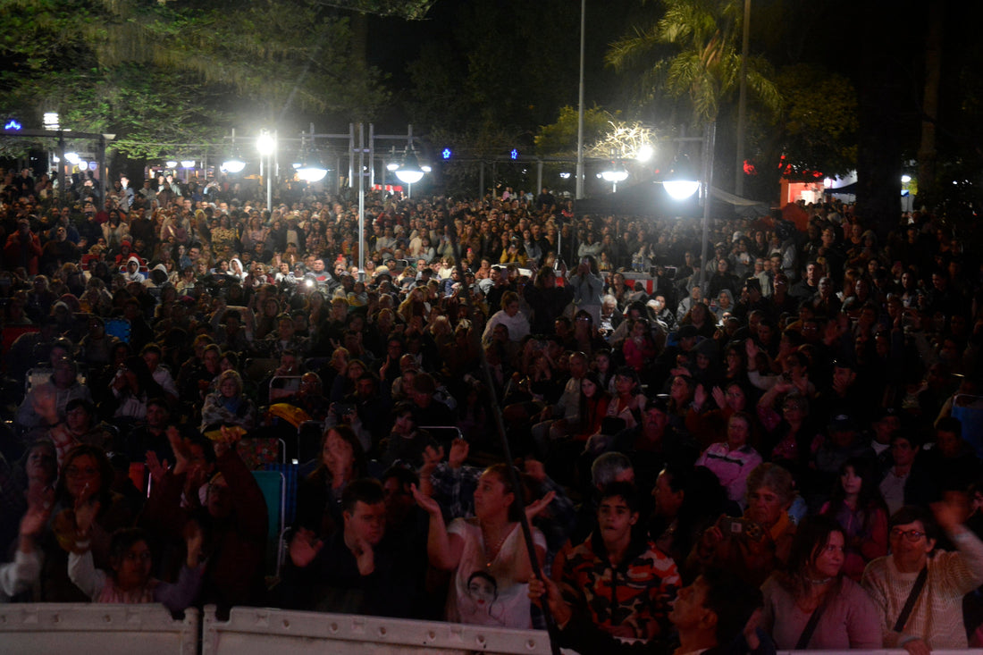 ESPECTÁCULOS MUSICALES DESBORDARON DE PÚBLICO PLAZA INDEPENDENCIA