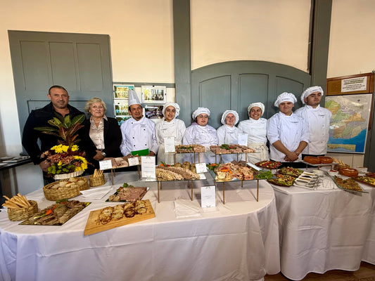 COLONIA: ALUMNOS DE 3° AÑO DEL INSTITUTO DE HOTELERÍA Y GASTRONOMÍA PRESENTARON MESA DE CHARCUTERÍA