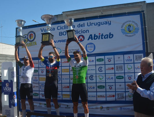LA VUELTA CICLISTA LLEGÓ A CARMELO