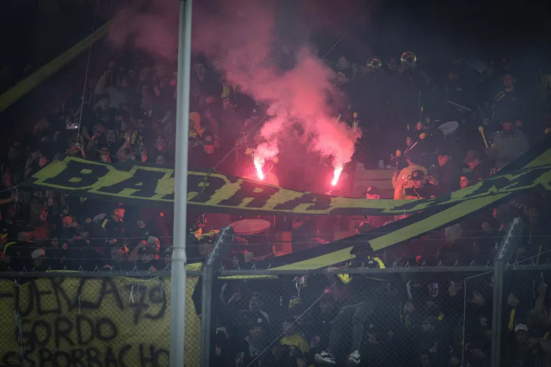 PEÑAROL ANUNCIÓ QUE POR DISPOSICIÓN DEL MINISTRO CARLOS NEGRO SUS HINCHAS SALDRÁN PRIMERO DEL CAMPEÓN DEL SIGLO ESTE MIÉRCOLES