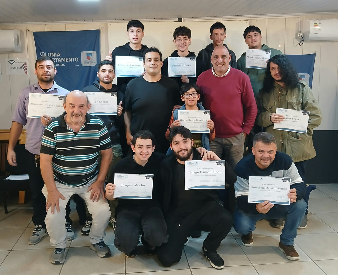 SE REALIZÓ LA ENTREGA DE DIPLOMAS DEL CURSO DE REPARACIÓN DE CELULARES