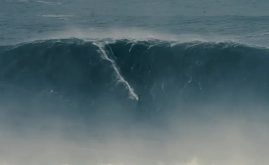 OLA SURFEADA EN PORTUGAL APUNTA AL RÉCORD GUINNES COMO LA MÁS GRANDE DEL MUNDO