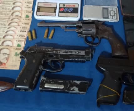OPERACIÓN VECINDAD: LA POLICÍA INCAUTÓ ARMAS, DROGAS Y DINERO EN FLORENCIO SÁNCHEZ