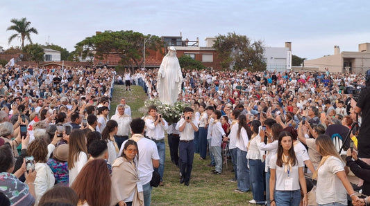 MULTITUDINARIA PARTICIPACIÓN EN EL ROSARIO DE BENDICIONES PARA LA FAMILIA
