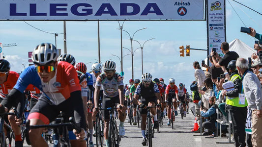 ARRANCA UNA NUEVA VUELTA CICLISTA DEL URUGUAY: SALIÓ DESDE LA INTENDENCIA Y RECORRERÁ 1.700 KM